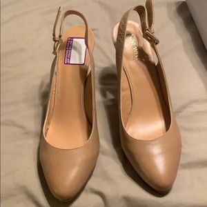 9.5 tan Nine West sling back heels